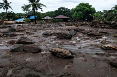 Six killed, 14 missing after flash floods and landslides hit Indonesia | Six killed, 14 missing after flash floods and landslides hit Indonesia Six killed, 14 missing after flash floods and landslides hit Indonesia | Six killed, 14 missing after flash floods and landslides hit Indonesia