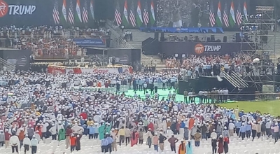 Amid Trump, Modi's mutual praise, audience began leaving stadium | Amid Trump, Modi's mutual praise, audience began leaving stadium Amid Trump, Modi's mutual praise, audience began leaving stadium | Amid Trump, Modi's mutual praise, audience began leaving stadium