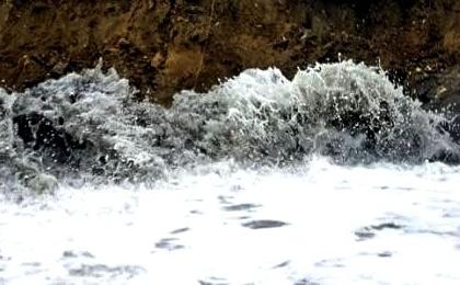 Small tsunamis reach areas along Japan's Pacific coast | Small tsunamis reach areas along Japan's Pacific coast
