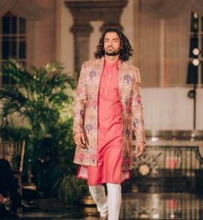 Mayyur Girotra headlined the first ever South Asian New York Fashion Week | Mayyur Girotra headlined the first ever South Asian New York Fashion Week Mayyur Girotra headlined the first ever South Asian New York Fashion Week | Mayyur Girotra headlined the first ever South Asian New York Fashion Week