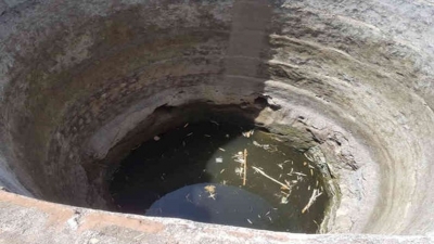 Woman with 4 kids jumps into well in MP's Burhanpur, three dead | Woman with 4 kids jumps into well in MP's Burhanpur, three dead