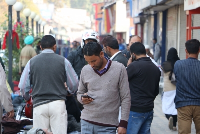 Mobile phone service, broadband restored in Kashmir | Mobile phone service, broadband restored in Kashmir