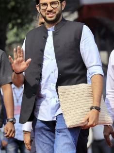 Give Maha two more airports, Aditya Thackeray urges Scindia | Give Maha two more airports, Aditya Thackeray urges Scindia