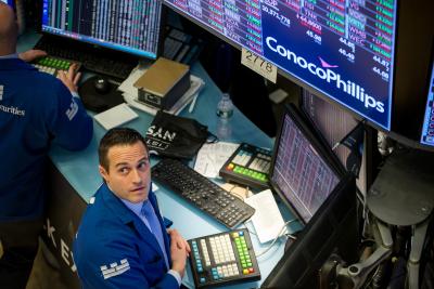 US stocks resume sell-off on weaker data, dim outlook | US stocks resume sell-off on weaker data, dim outlook