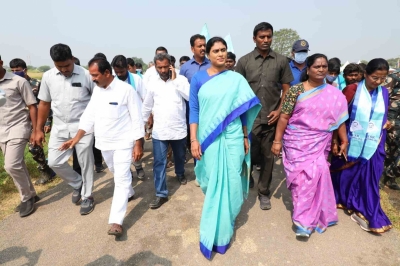 Telangana High Court allows Sharmila to resume padyatra | Telangana High Court allows Sharmila to resume padyatra