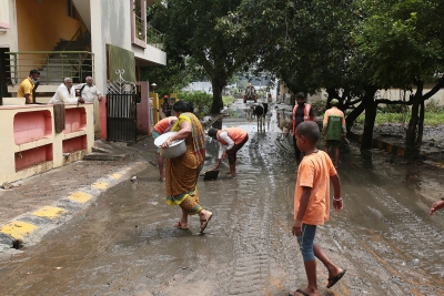 Three killed as rain lashes Karnataka | Three killed as rain lashes Karnataka