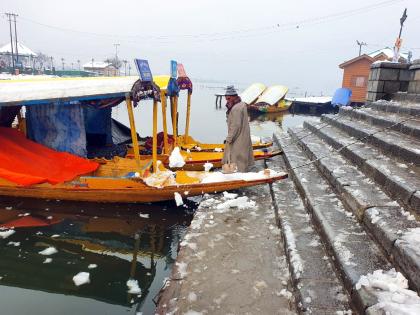 Srinagar freezes at minus 4.6, records season’s coldest night | Srinagar freezes at minus 4.6, records season’s coldest night