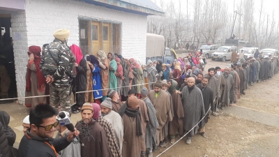 Phase 5 of DDC polls in J&K ends with over 51% polling | Phase 5 of DDC polls in J&K ends with over 51% polling Phase 5 of DDC polls in J&K ends with over 51% polling | Phase 5 of DDC polls in J&K ends with over 51% polling