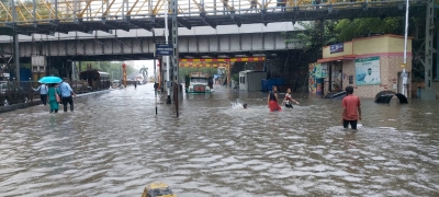 As Mumbai slept, rain fury kills 33, hits road, rail, air traffic | As Mumbai slept, rain fury kills 33, hits road, rail, air traffic
