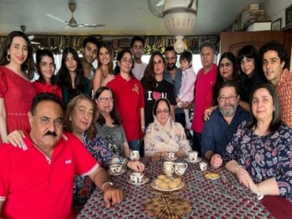 Here comes the Kapoor family's annual Christmas brunch picture! | Here comes the Kapoor family's annual Christmas brunch picture!