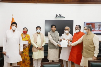 BJP MPs from Odisha meet Piyush Goyal over PMGKAY 'irregularity' | BJP MPs from Odisha meet Piyush Goyal over PMGKAY 'irregularity'