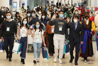 Tourists arrive in S.Korea from S'pore on 'travel bubble' deal | Tourists arrive in S.Korea from S'pore on 'travel bubble' deal