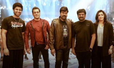 'Liger' team meets Chiranjeevi and Salman Khan on the sets of 'Godfather' | 'Liger' team meets Chiranjeevi and Salman Khan on the sets of 'Godfather'