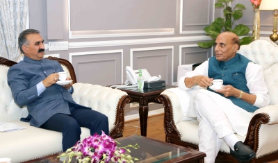 Himachal CM meets Rajnath over strengthening of road network in border areas | Himachal CM meets Rajnath over strengthening of road network in border areas