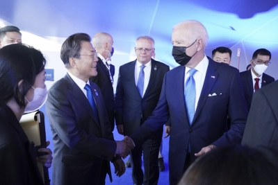 Moon tells Biden about his offer of papal visit to N.Korea | Moon tells Biden about his offer of papal visit to N.Korea