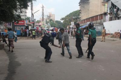 Bangladesh: Workers hold protests in Dhaka amid non-payment of wages | Bangladesh: Workers hold protests in Dhaka amid non-payment of wages Bangladesh: Workers hold protests in Dhaka amid non-payment of wages | Bangladesh: Workers hold protests in Dhaka amid non-payment of wages
