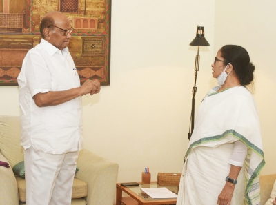 Mamata, Yechury meet Pawar to discuss candidate for President | Mamata, Yechury meet Pawar to discuss candidate for President Mamata, Yechury meet Pawar to discuss candidate for President | Mamata, Yechury meet Pawar to discuss candidate for President