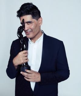 Manish Malhotra gets Filmfare Award of Honour | Manish Malhotra gets Filmfare Award of Honour