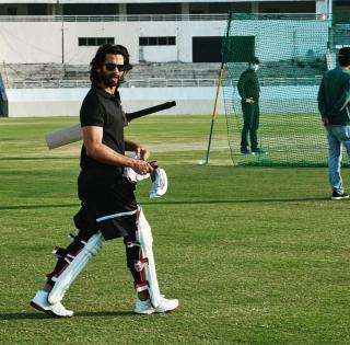 Shahid Kapoor's 'De dhana dhan' prep for 'Jersey' | Shahid Kapoor's 'De dhana dhan' prep for 'Jersey' Shahid Kapoor's 'De dhana dhan' prep for 'Jersey' | Shahid Kapoor's 'De dhana dhan' prep for 'Jersey'