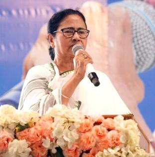 Mamata asks party leaders to go for massive campaign on pending central dues | Mamata asks party leaders to go for massive campaign on pending central dues Mamata asks party leaders to go for massive campaign on pending central dues | Mamata asks party leaders to go for massive campaign on pending central dues