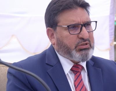 Altaf Bukhari takes exception to Mehbooba Mufti's statement | Altaf Bukhari takes exception to Mehbooba Mufti's statement