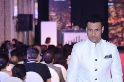 Rohit Roy launches clothing line | Rohit Roy launches clothing line