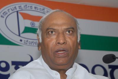 Mallikarjun Kharge seeks strict action against man who smeared human waste on Dalit youth | Mallikarjun Kharge seeks strict action against man who smeared human waste on Dalit youth