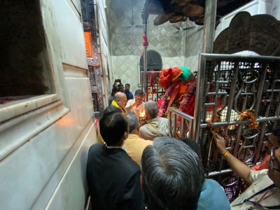 Shah offers prayers at Kalighat Kali temple | Shah offers prayers at Kalighat Kali temple Shah offers prayers at Kalighat Kali temple | Shah offers prayers at Kalighat Kali temple