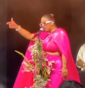 Raja Kumari sings Shah Rukh Khan-starrer 'Jawan' title track in New York | Raja Kumari sings Shah Rukh Khan-starrer 'Jawan' title track in New York Raja Kumari sings Shah Rukh Khan-starrer 'Jawan' title track in New York | Raja Kumari sings Shah Rukh Khan-starrer 'Jawan' title track in New York