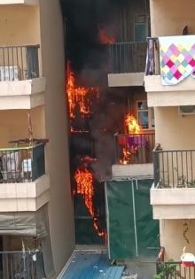 Greater Noida: Fire breaks out in Gaur City society | Greater Noida: Fire breaks out in Gaur City society