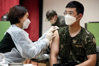 S.Korea starts booster vaccination for soldiers | S.Korea starts booster vaccination for soldiers S.Korea starts booster vaccination for soldiers | S.Korea starts booster vaccination for soldiers
