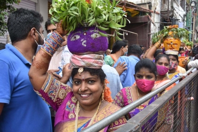 Bonalu celebrated with gaiety in old Hyderabad | Bonalu celebrated with gaiety in old Hyderabad