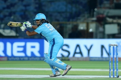 Athapaththu scores 67 to take Supernova to 146/6 | Athapaththu scores 67 to take Supernova to 146/6