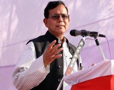 CPI(M) leader’s jibe at Congress, TMC triggers row in Bengal | CPI(M) leader’s jibe at Congress, TMC triggers row in Bengal CPI(M) leader’s jibe at Congress, TMC triggers row in Bengal | CPI(M) leader’s jibe at Congress, TMC triggers row in Bengal