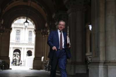 Month-long England lockdown could be extended: Minister | Month-long England lockdown could be extended: Minister