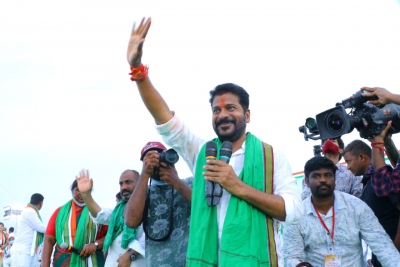 Telangana Congress chief held ahead of protest at CM's farmhouse | Telangana Congress chief held ahead of protest at CM's farmhouse