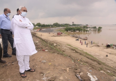 Nitish takes stock of flood situation in Patna | Nitish takes stock of flood situation in Patna