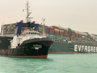 Suez Canal welcomes help from US to refloat cargo ship | Suez Canal welcomes help from US to refloat cargo ship