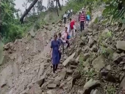 COVID-19: Officials trek more than 10 kms to vaccinate residents of remote village in Bengal's Alipurduar | COVID-19: Officials trek more than 10 kms to vaccinate residents of remote village in Bengal's Alipurduar