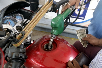 Petrol, diesel prices cut by Rs 2 across India | Petrol, diesel prices cut by Rs 2 across India Petrol, diesel prices cut by Rs 2 across India | Petrol, diesel prices cut by Rs 2 across India