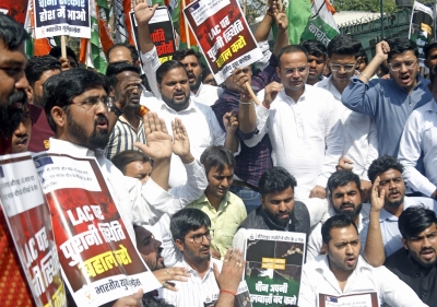 Youth Cong stages protest against Chinese FM visit | Youth Cong stages protest against Chinese FM visit