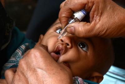 Anti-polio campaign targeting over 1mn kids begins in Pak | Anti-polio campaign targeting over 1mn kids begins in Pak