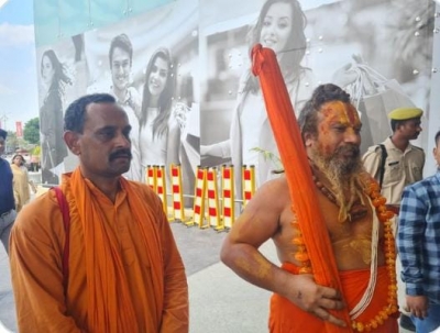 Ayodhya seer tries to 'purify' Lulu mall, detained | Ayodhya seer tries to 'purify' Lulu mall, detained