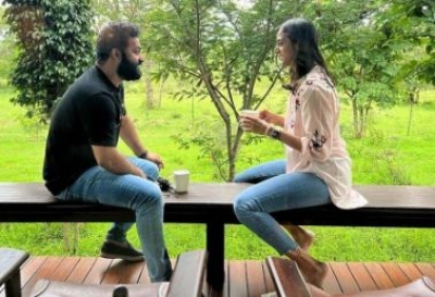 A candid photo of Jr. Ntr and his wife Pranathi goes viral | A candid photo of Jr. Ntr and his wife Pranathi goes viral