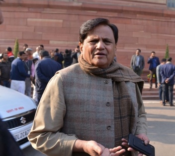 Ahmed Patel questions govt over high rate of testing kits | Ahmed Patel questions govt over high rate of testing kits