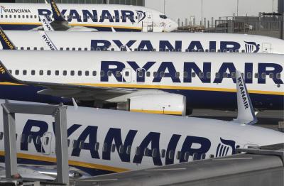 Ryanair reports $370 million loss | Ryanair reports $370 million loss