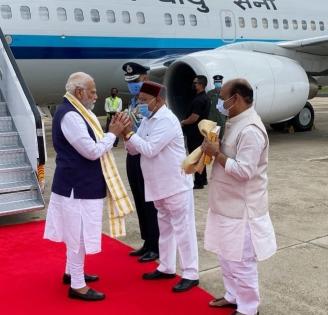PM arrives in K'taka; CM Bommai, Governor accord warm welcome | PM arrives in K'taka; CM Bommai, Governor accord warm welcome