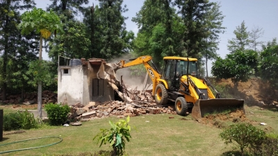 Forest dept, MCG raze 9 illegal farmhouses, structures in Gurugram | Forest dept, MCG raze 9 illegal farmhouses, structures in Gurugram