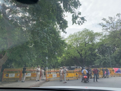 Cong workers detained from outside AICC office | Cong workers detained from outside AICC office