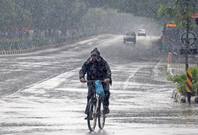 Rain to lash B'luru, yellow alert in 8 K'taka dists | Rain to lash B'luru, yellow alert in 8 K'taka dists Rain to lash B'luru, yellow alert in 8 K'taka dists | Rain to lash B'luru, yellow alert in 8 K'taka dists